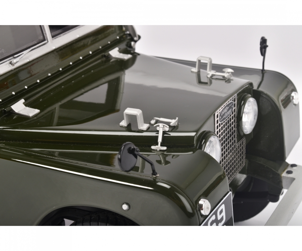 Land Rover 80 mit geschlossenem Softtop Lim. Edt. Modell von Schuco 1:12