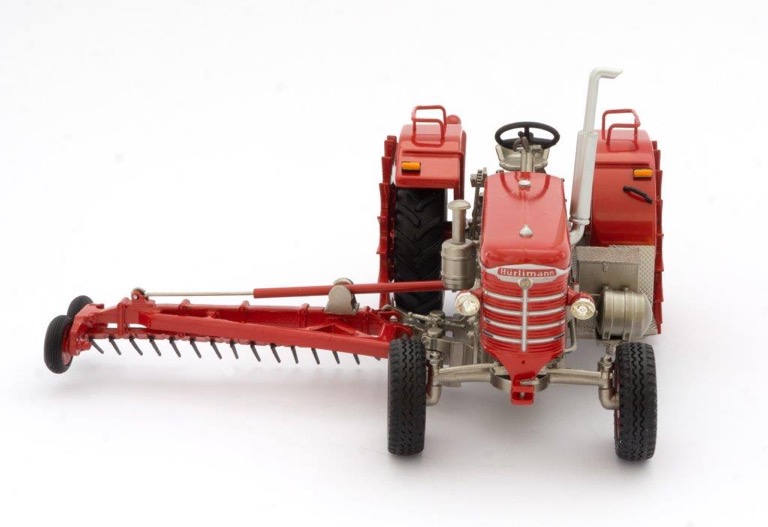 Hürlimann D-800 mit Motoregge Lim. Edt. 250 Modell von PowerTrac Models 1:32