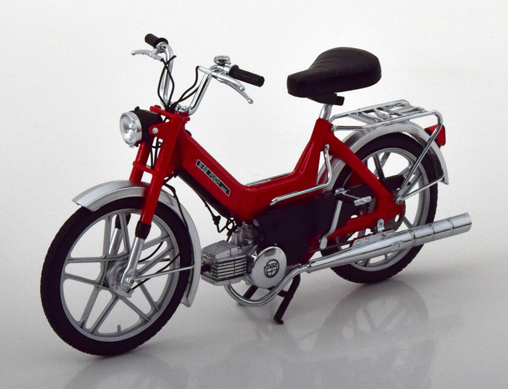 Modellini vespa 125 U scala 1:18 modellismo da collezione - Arcadia Modellini vespa 125 U scala 1:18 modellismo da collezione - Arcadia