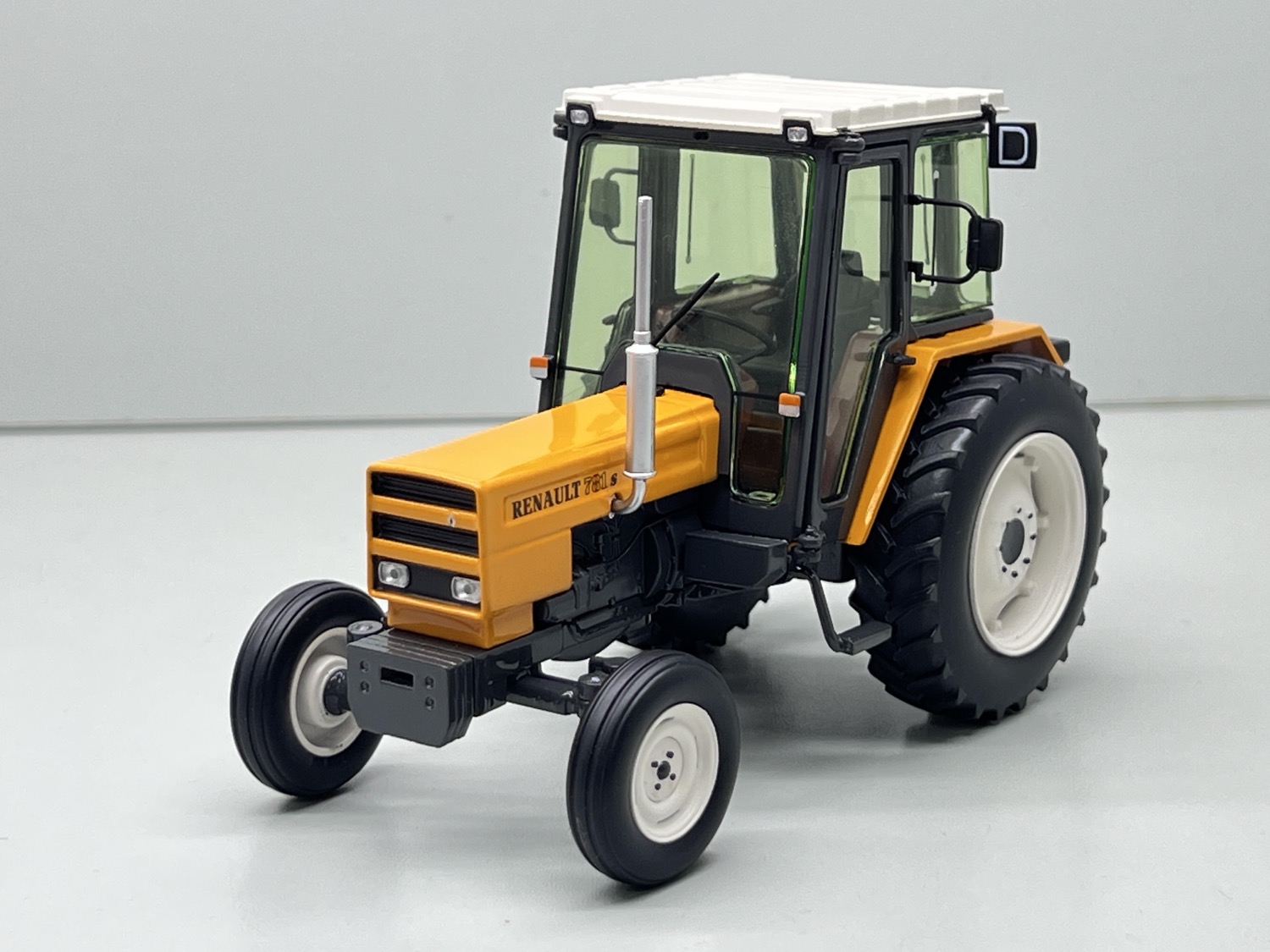 Renault 781 S mit Frontgewicht Modell von Replicagri 1:32
