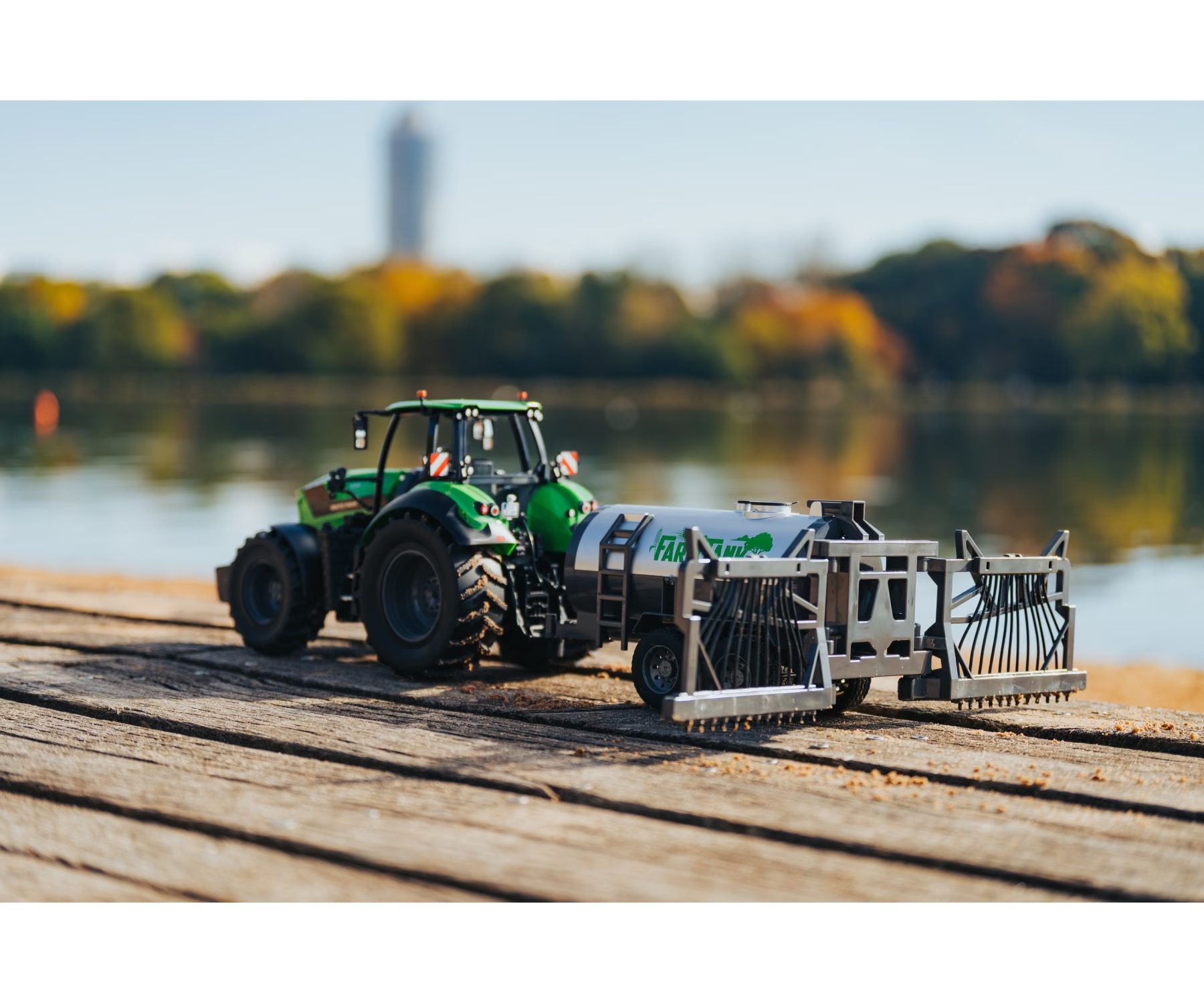 RC Traktor Deutz-Fahr 8280 TTV mit Fassanhänger