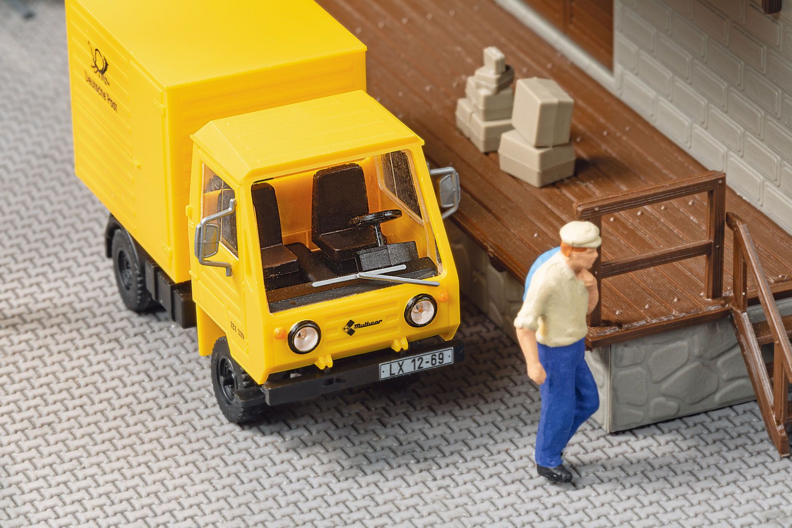 M25 Kofferaufbau Post  Modell von Auhagen 1:87