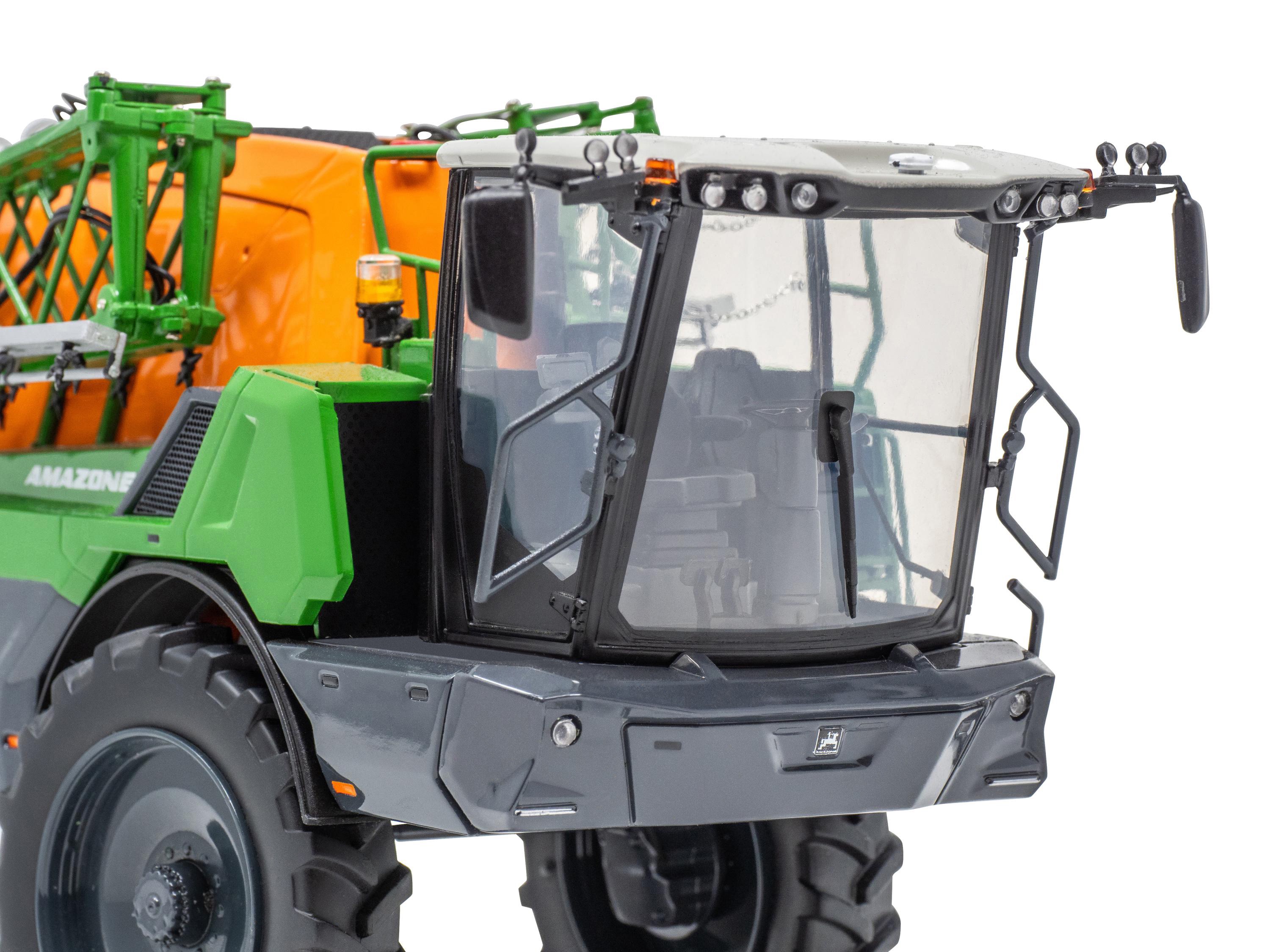 Amazone Pantera 7004 Modell von Universal Hobbies 1:32