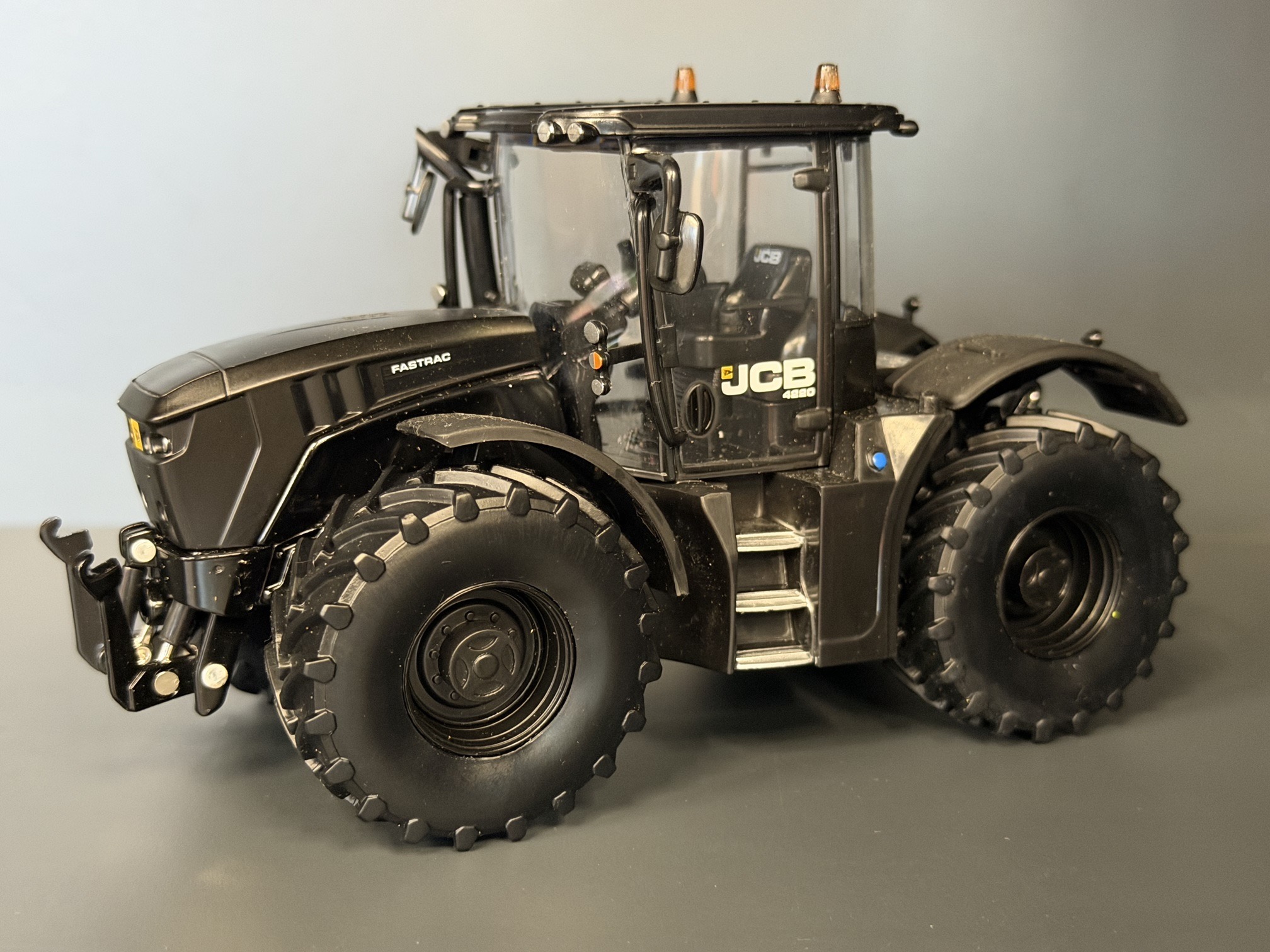 JCB 4220 Fastrac Schwarz Limited Edition Modell von Britains 1:32