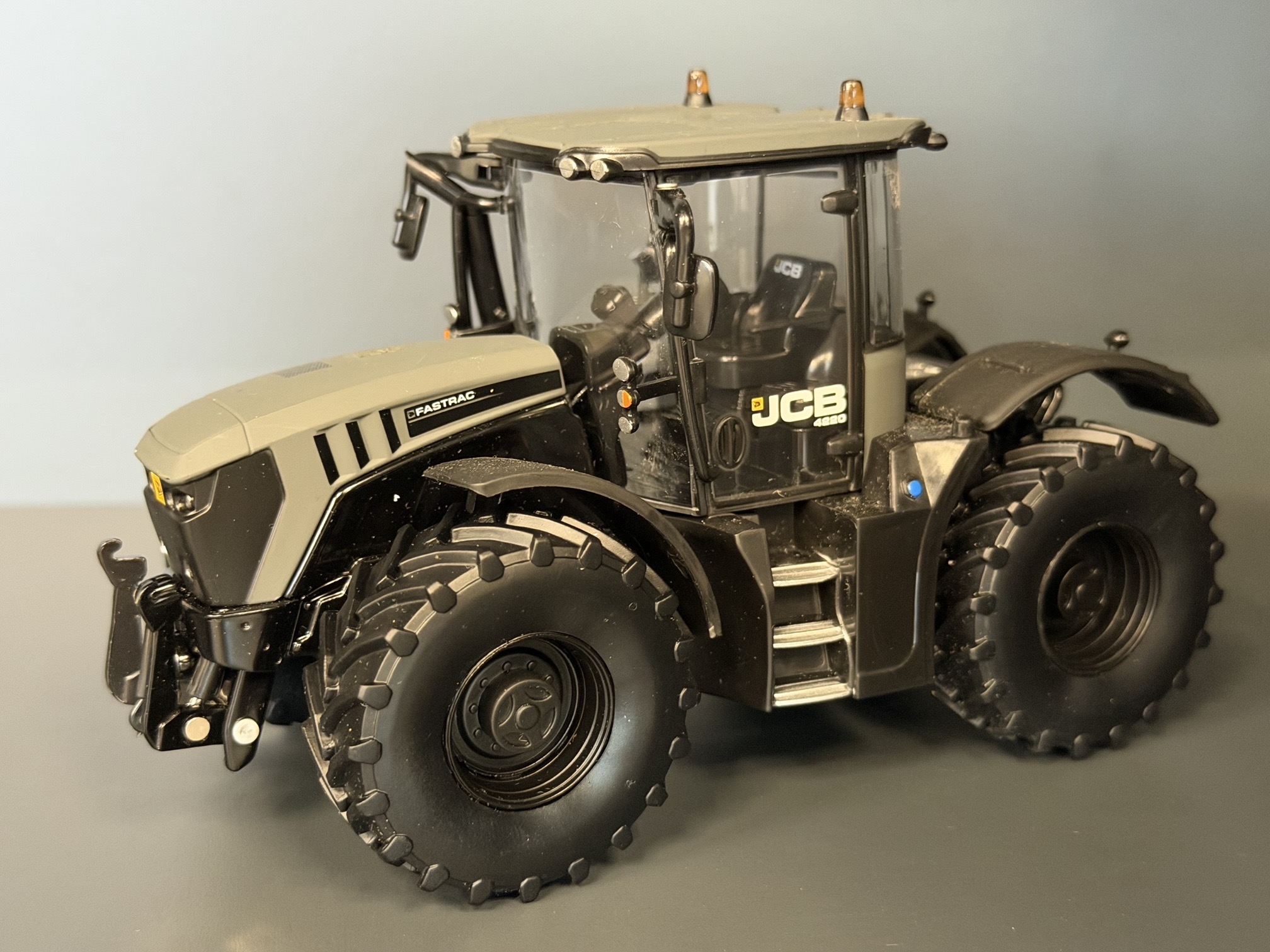 JCB 4220 Fastrac Matt Grau Limited Edition Modell von Britains 1:32