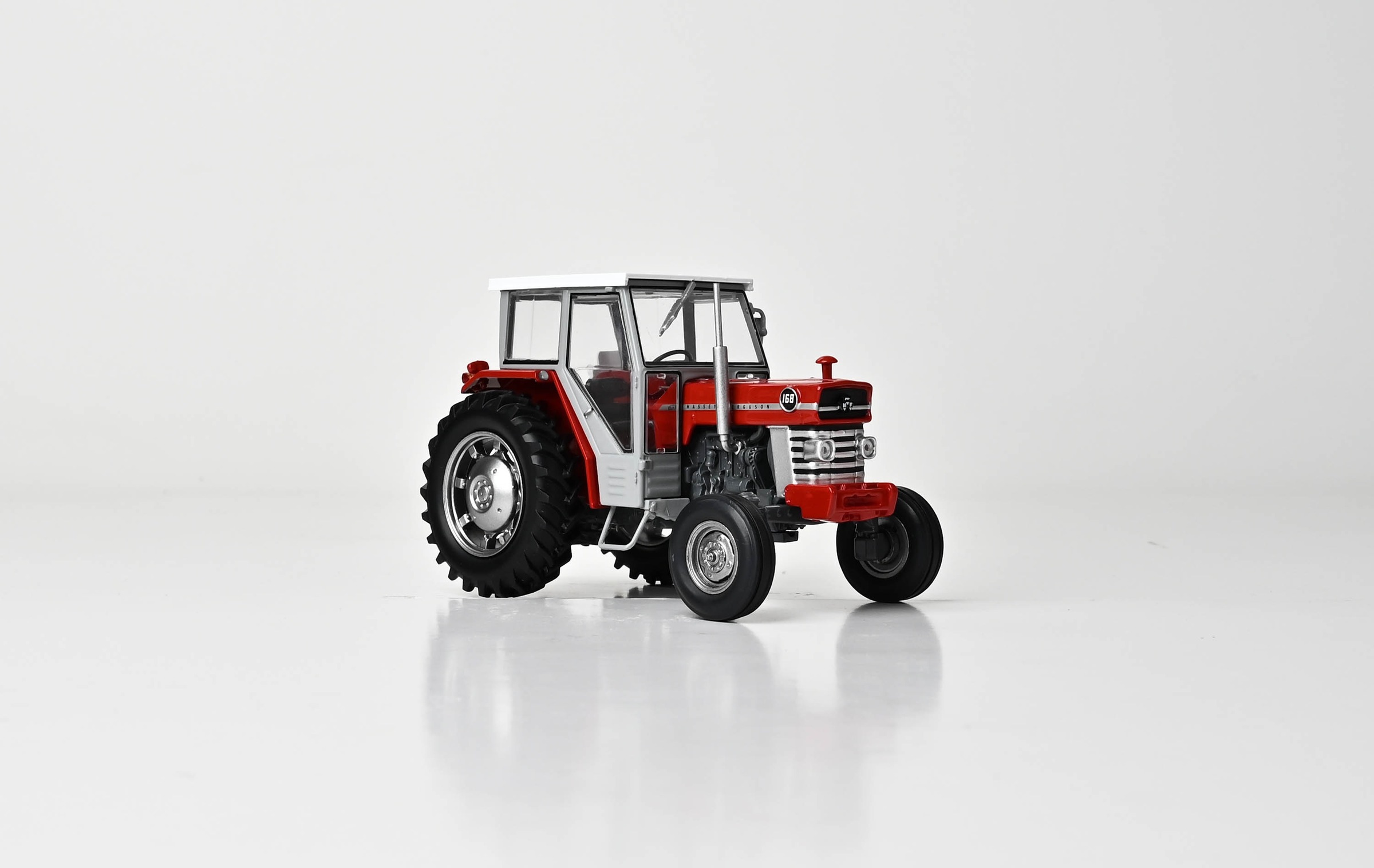 MAISTO 1:72 Fresh Metal Traktor – Fendt/Massey Ferguson/NH – Spielzeug Aus Metall & Kunststoff – Modellauto Für Kinder Ab 3 Jahren MAISTO 1:72 Fresh Metal Traktor – Fendt/Massey Ferguson/NH – Spielzeug Aus Metall & Kunststoff – Modellauto Für Kinder Ab 3 Jahren