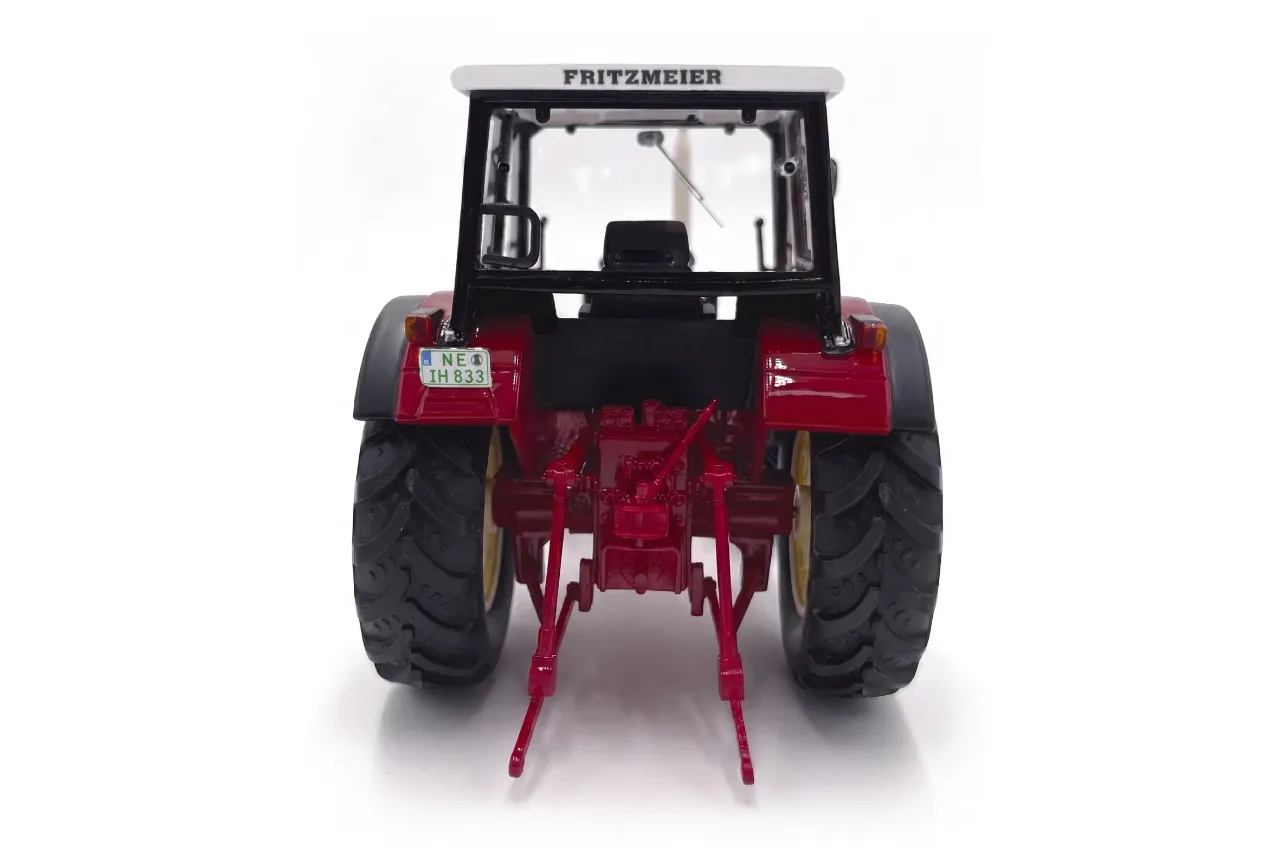 IHC 833 4WD 1st Edition Modell von agrarfox models 1:32