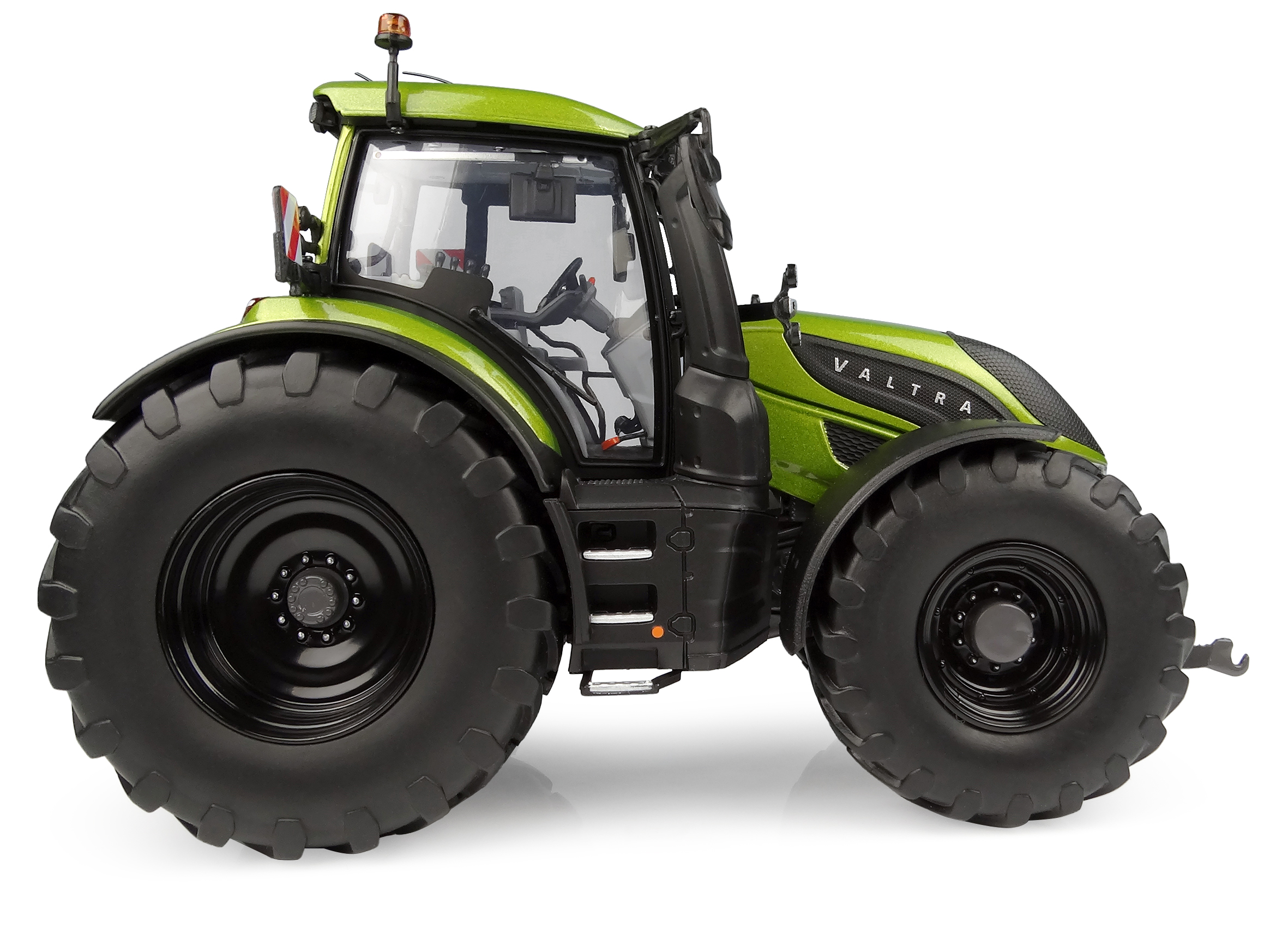 Valtra T236 olivgrün Lim. Edt. Modell von Universal Hobbies 1:32