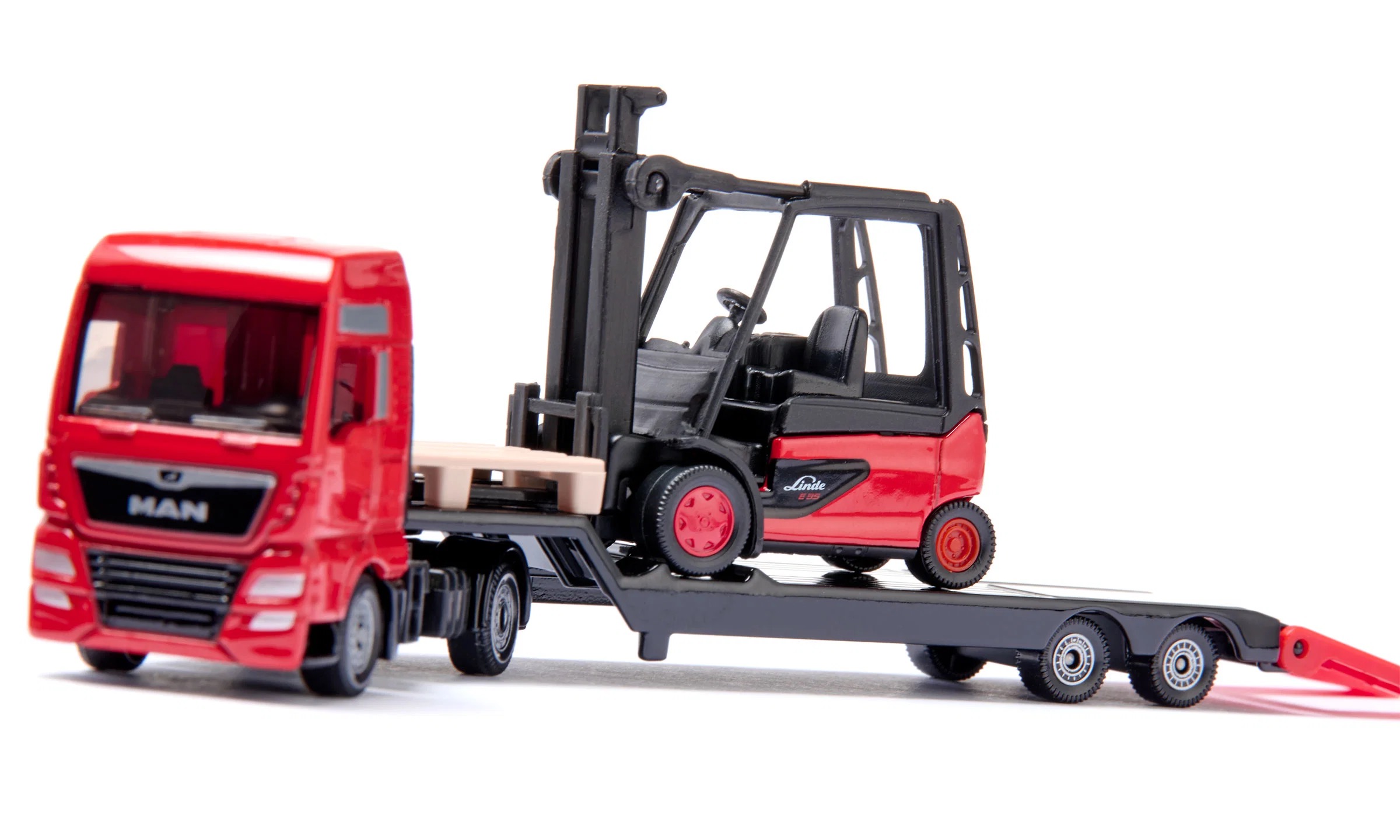 MAN LKW mit Linde Gabelstapler