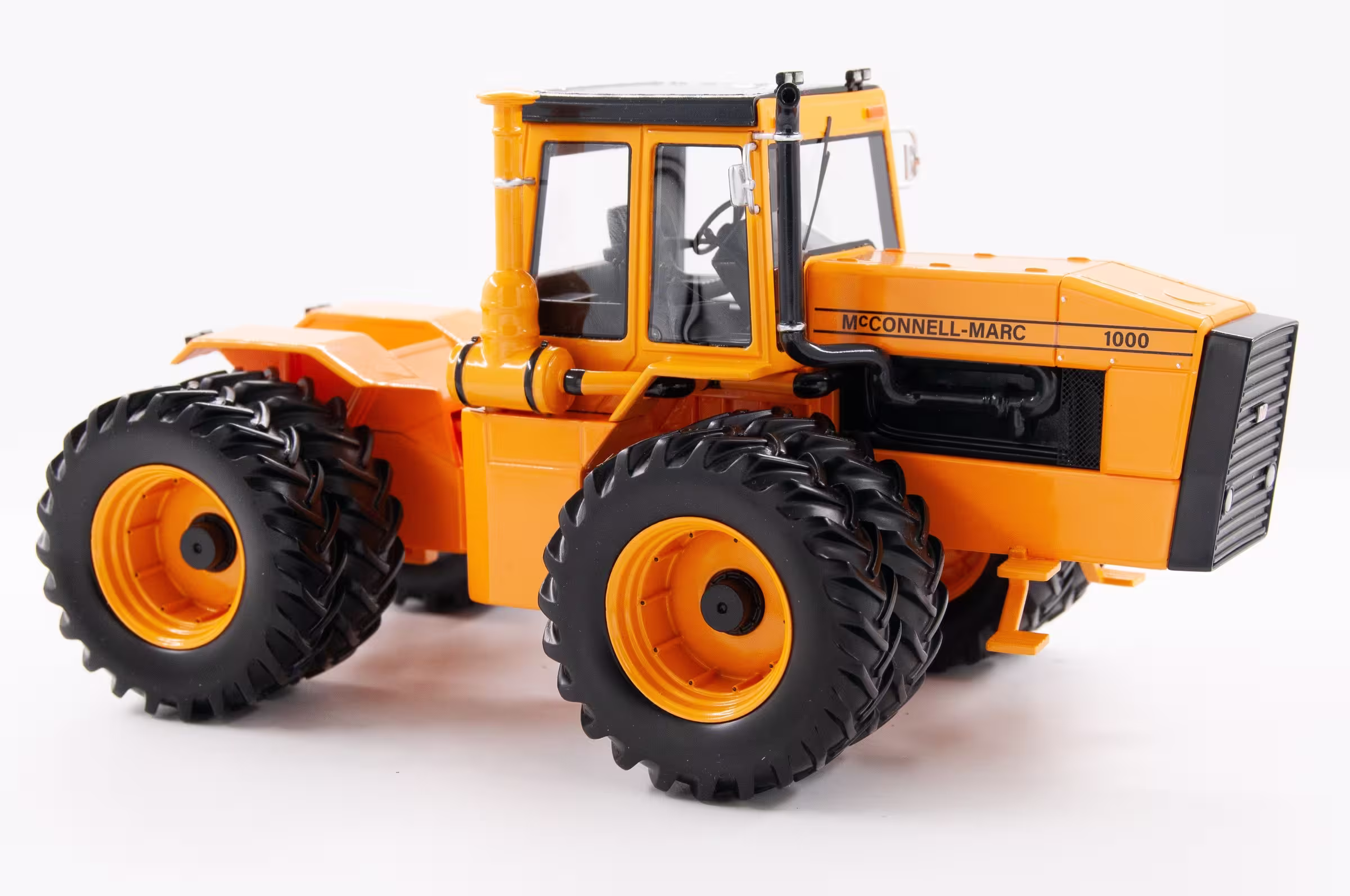MA74122-1 Artikelname: McConnel Marc 1000 Originalhersteller: McConnel Modelltyp: 1000 von PowerTrac Models im Maßstab: 1:32 Hersteller-Nr: 1215