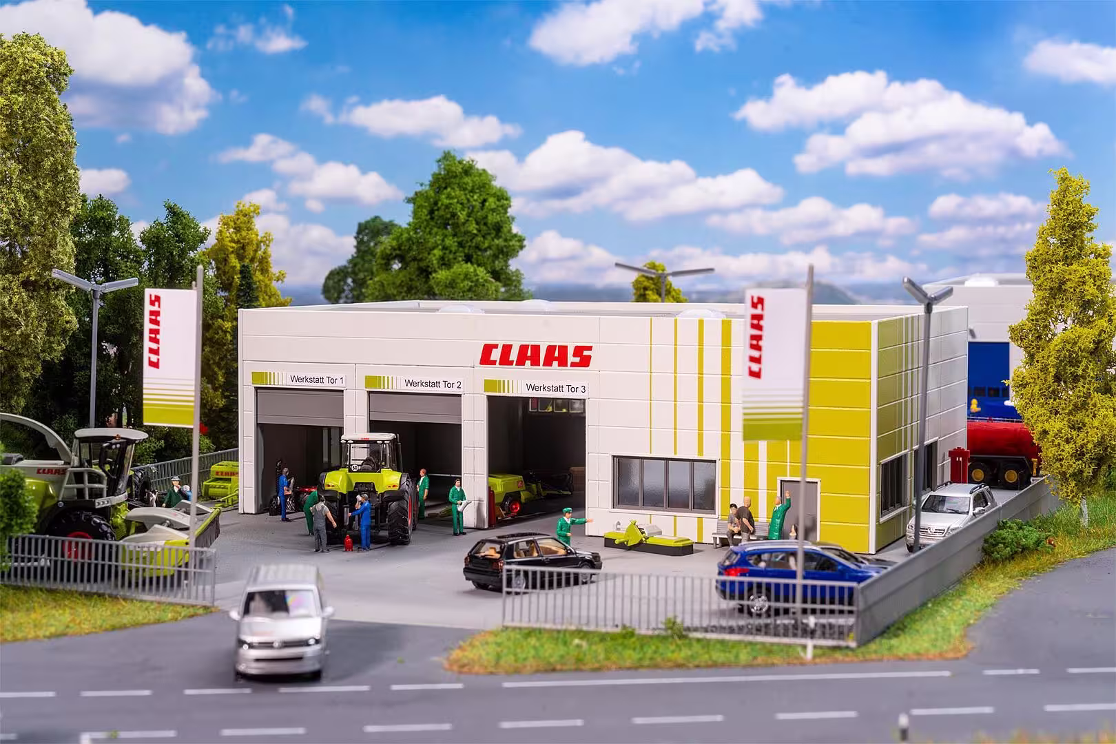 Landmaschinenwerkstatt Claas Modell von Faller 1:87 eilbote-onlineshop - Agrarfox