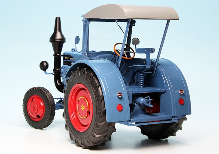 Lanz Bulldog D 9506 blau Modell von Schuco 1:18