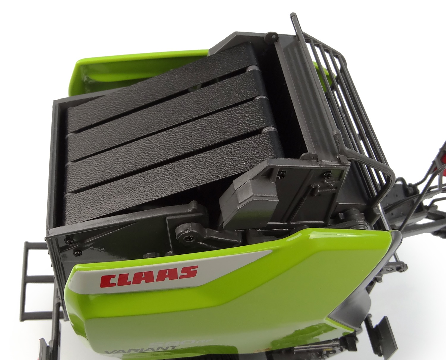 Claas Variant 580 RF Lim. Edit. in Claas Kartonage Modell von Universal Hobbies 1:32