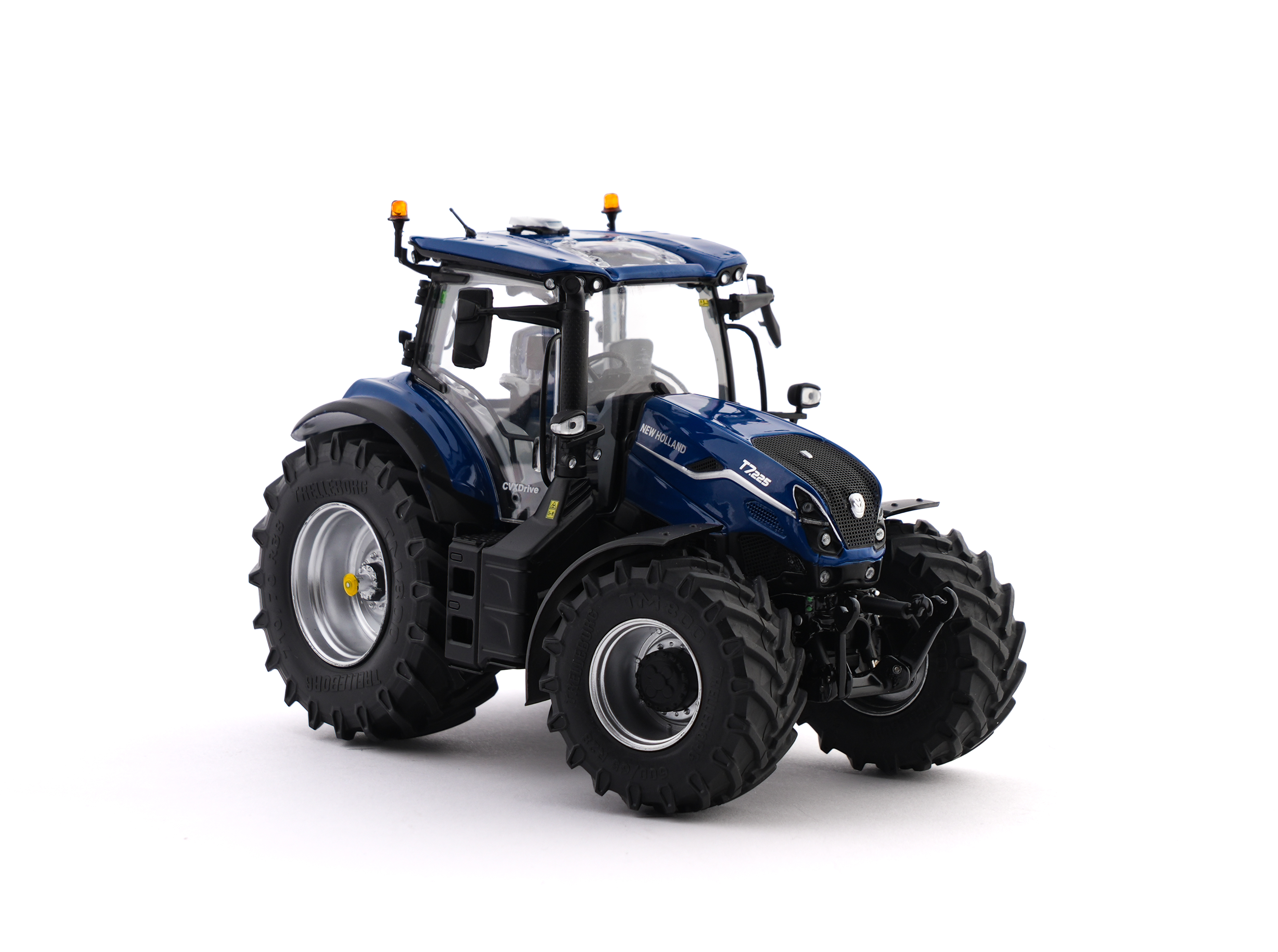 MA77091-3 Artikelname: New Holland T7.225 Standard Blue Originalhersteller: New Holland Modelltyp: T7.225 von Ros im Maßstab: 1:32 Hersteller-Nr: 301696