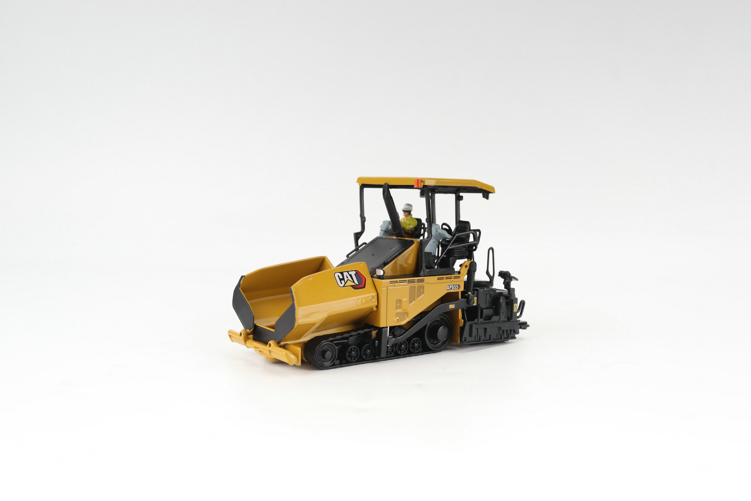 asphaltfertiger spielzeug CAT AP655F Asphaltfertiger mit Gleisketten Modell von DieCast Masters 1
