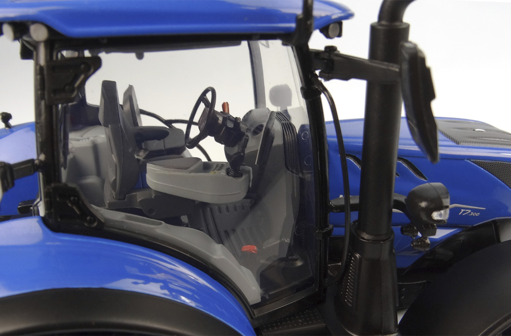 New Holland T7.300 Auto Command Modell von Universal Hobbies 1:32