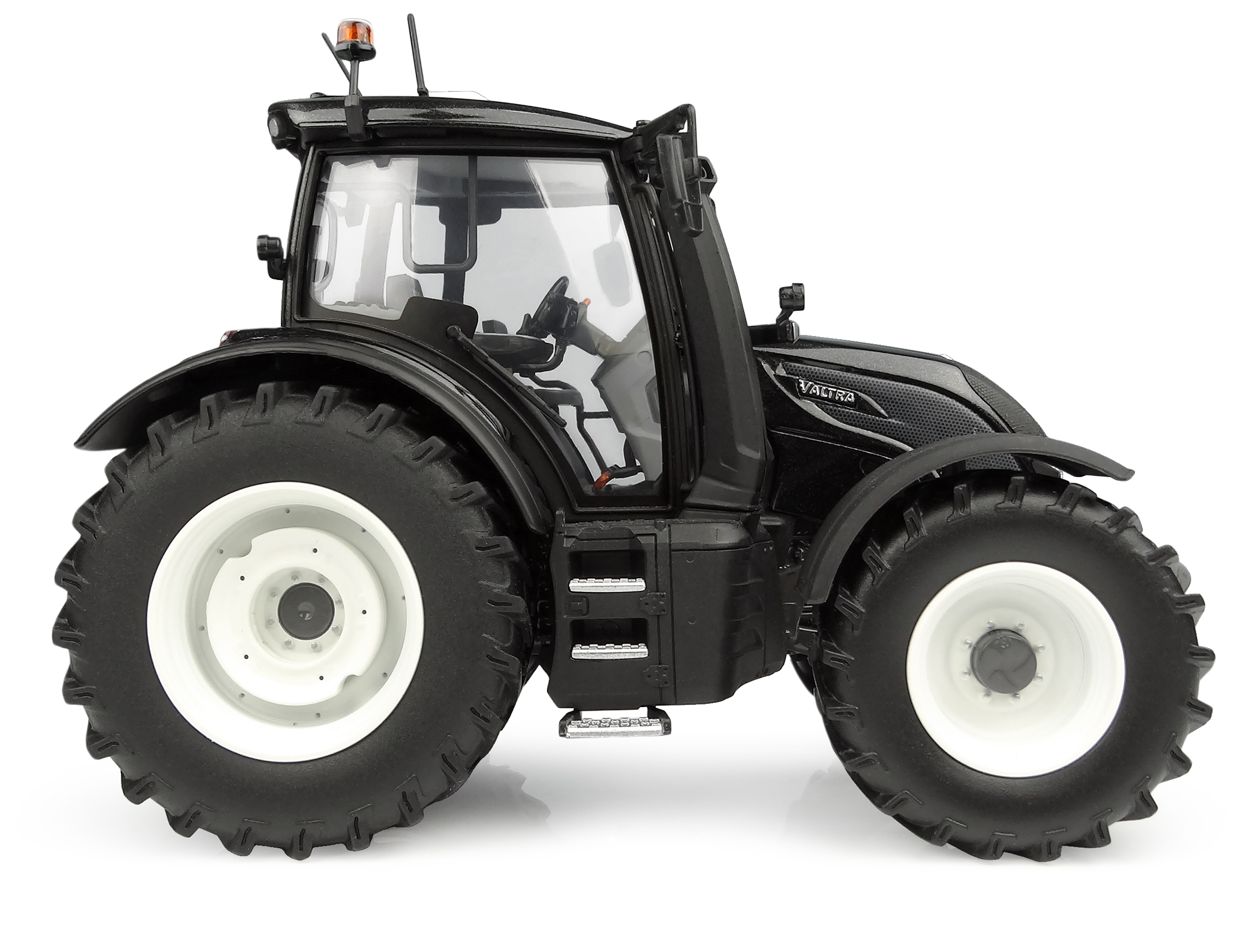 Valtra N175 - Metallic Schwarz Modell von Universal Hobbies 1:32