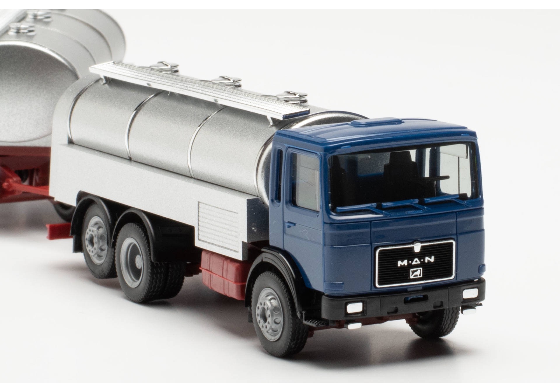 MAN F8 Milchtank-Hängerzug Modell von herpa 1:87