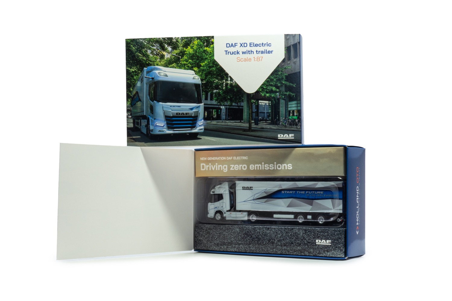 DAF XD Elektric truck with trailer start the future weiß Modell von Hop 1:87
