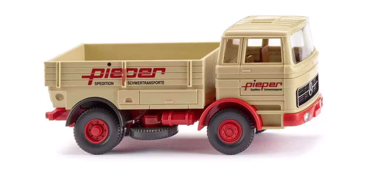 MA76454-1 Artikelname: Schwerlastzugmaschine (MB) "Pieper" Originalhersteller: Mercedes-Benz von Wiking im Maßstab: 1:87 Hersteller-Nr: 050905