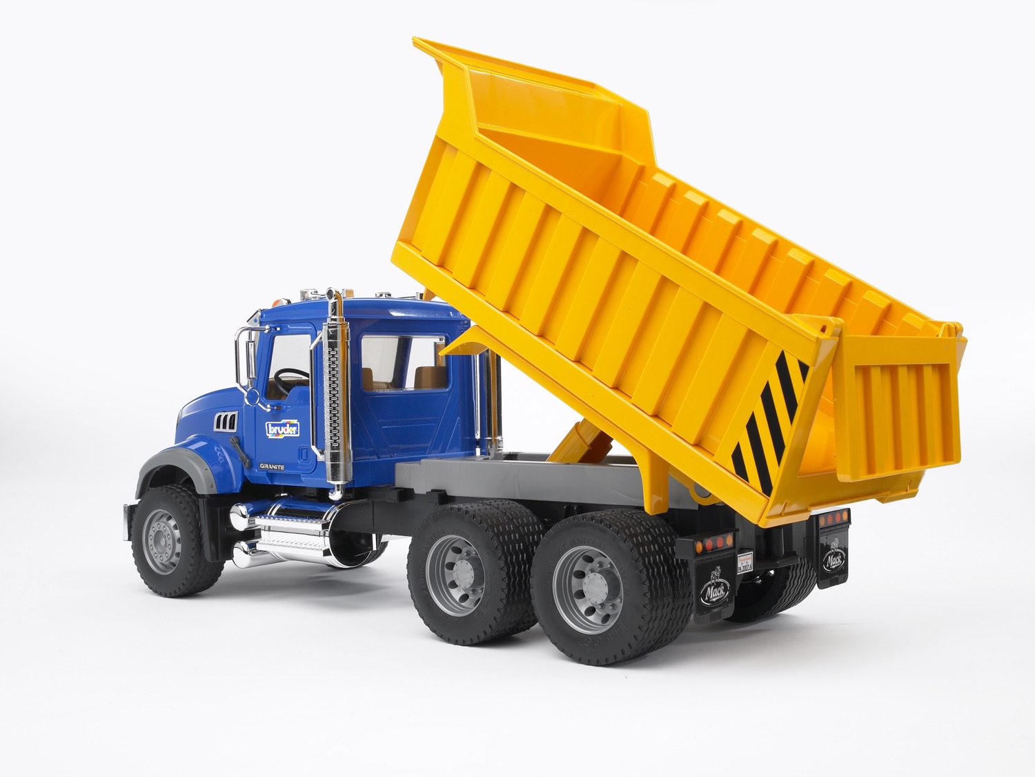 MACK Granite LKW mit Kippmulde