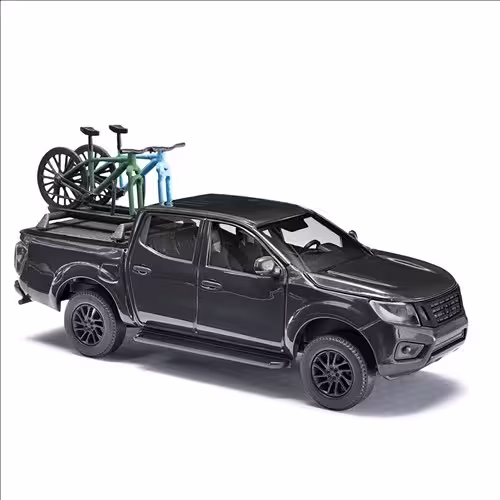 Nissan Navara mit zwei Bike Modell von Busch 1:87 eilbote-onlineshop - Agrarfox
