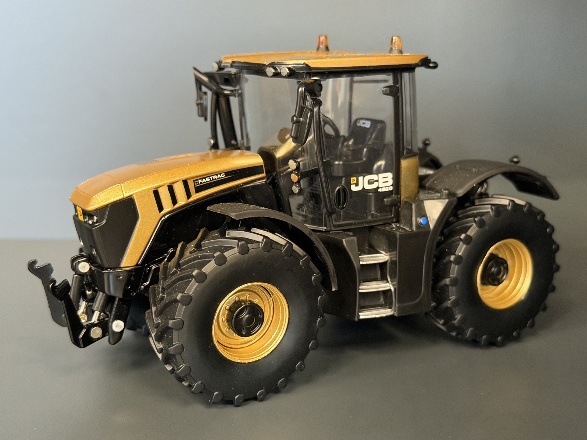 JCB 4220 Fastrac Matt Gold Limited Edition Modell von Britains 1:32