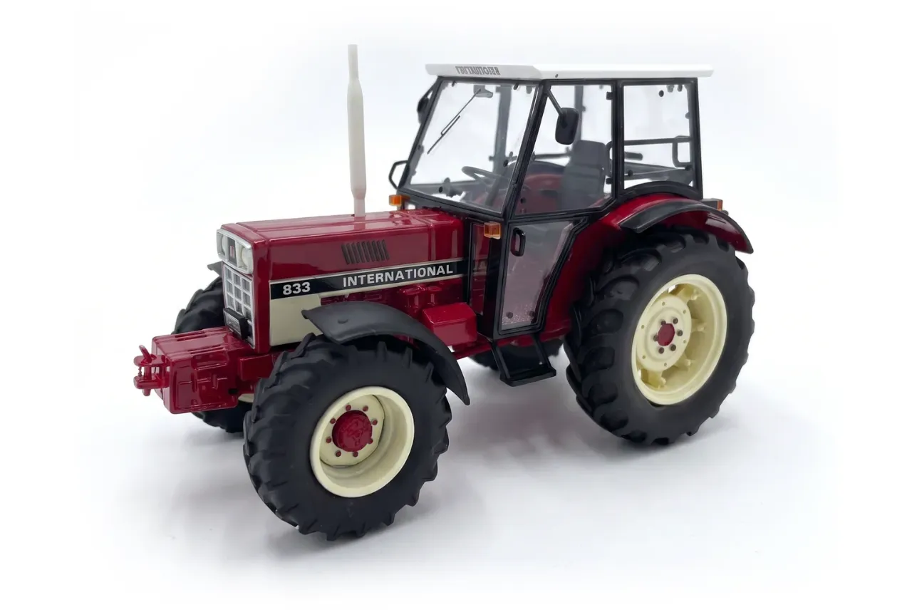 IHC 833 4WD 1st Edition Modell von agrarfox models 1:32