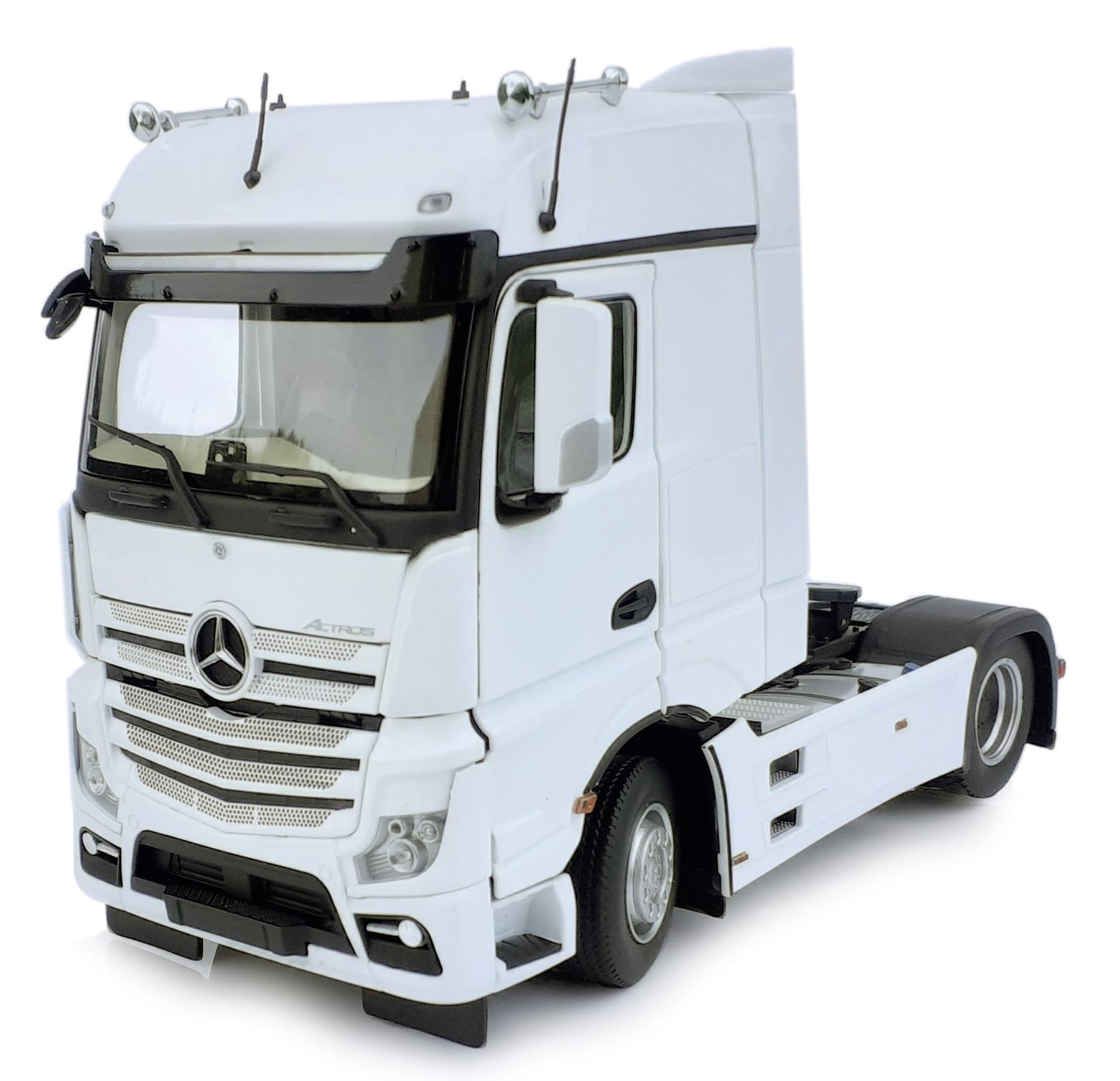 Mercedes-Benz Actros BigSpace 4 x 2 weiß Modell von MarGe Models 1