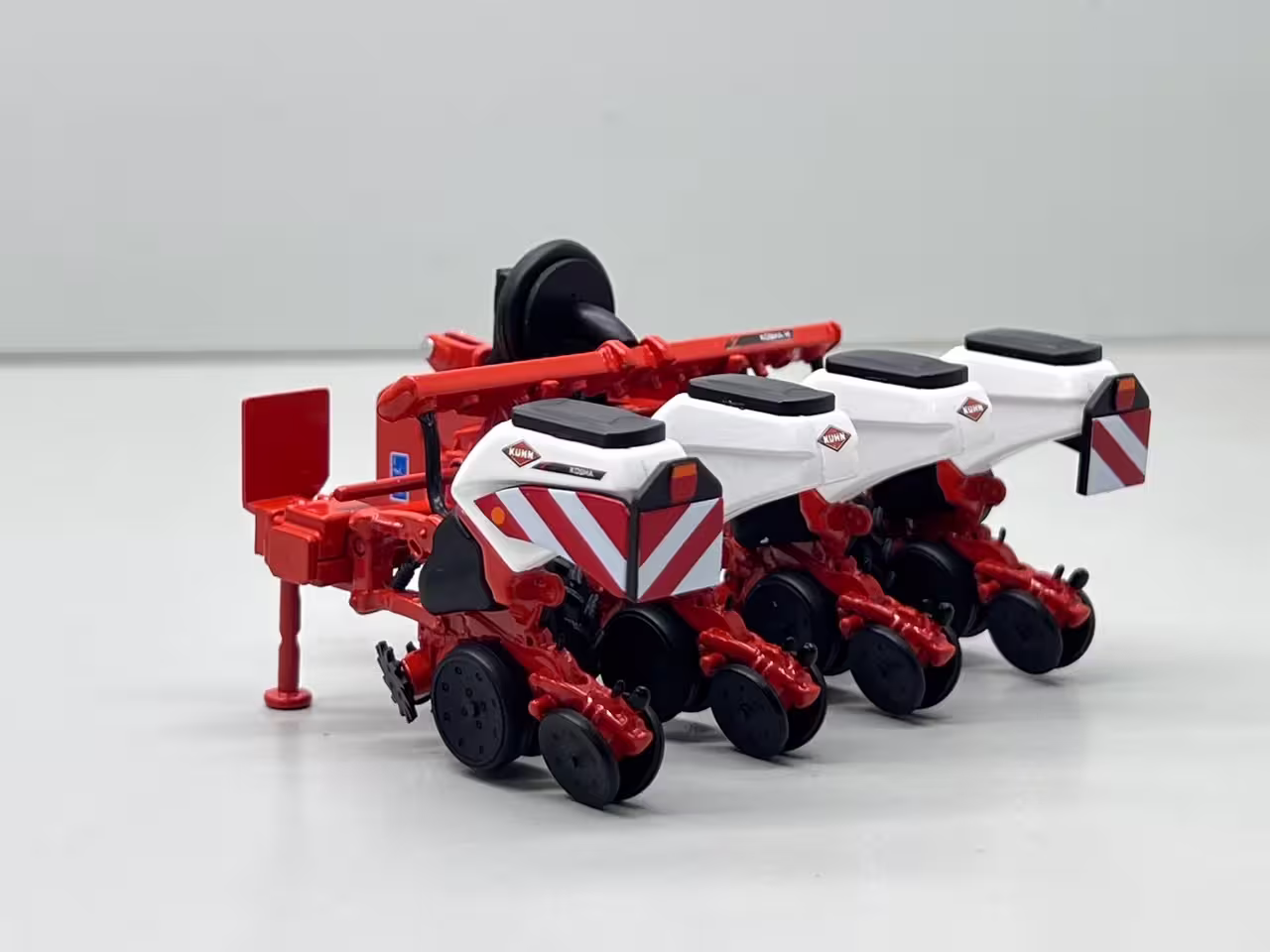 Kuhn Kosma TM 4-reihig weiß Lim. Edt. Modell von Replicagri 1:32 eilbote-onlineshop - Agrarfox