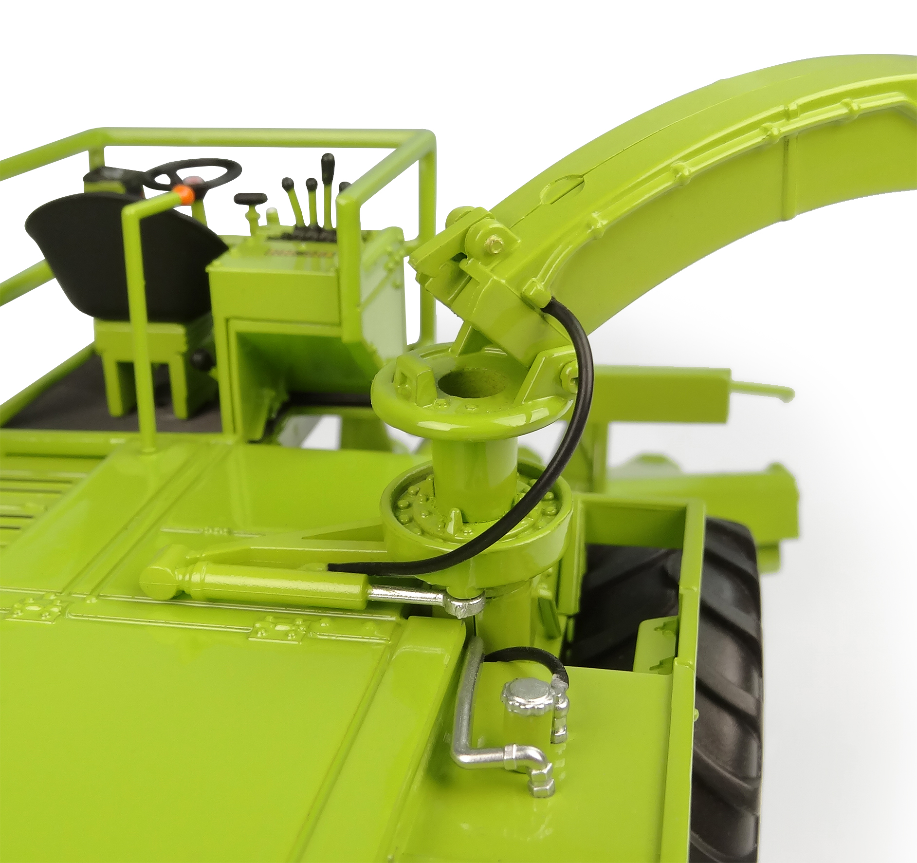Claas Jaguar 80 SF ohne Kabine mit Maispflücker Modell von Universal Hobbies 1:32