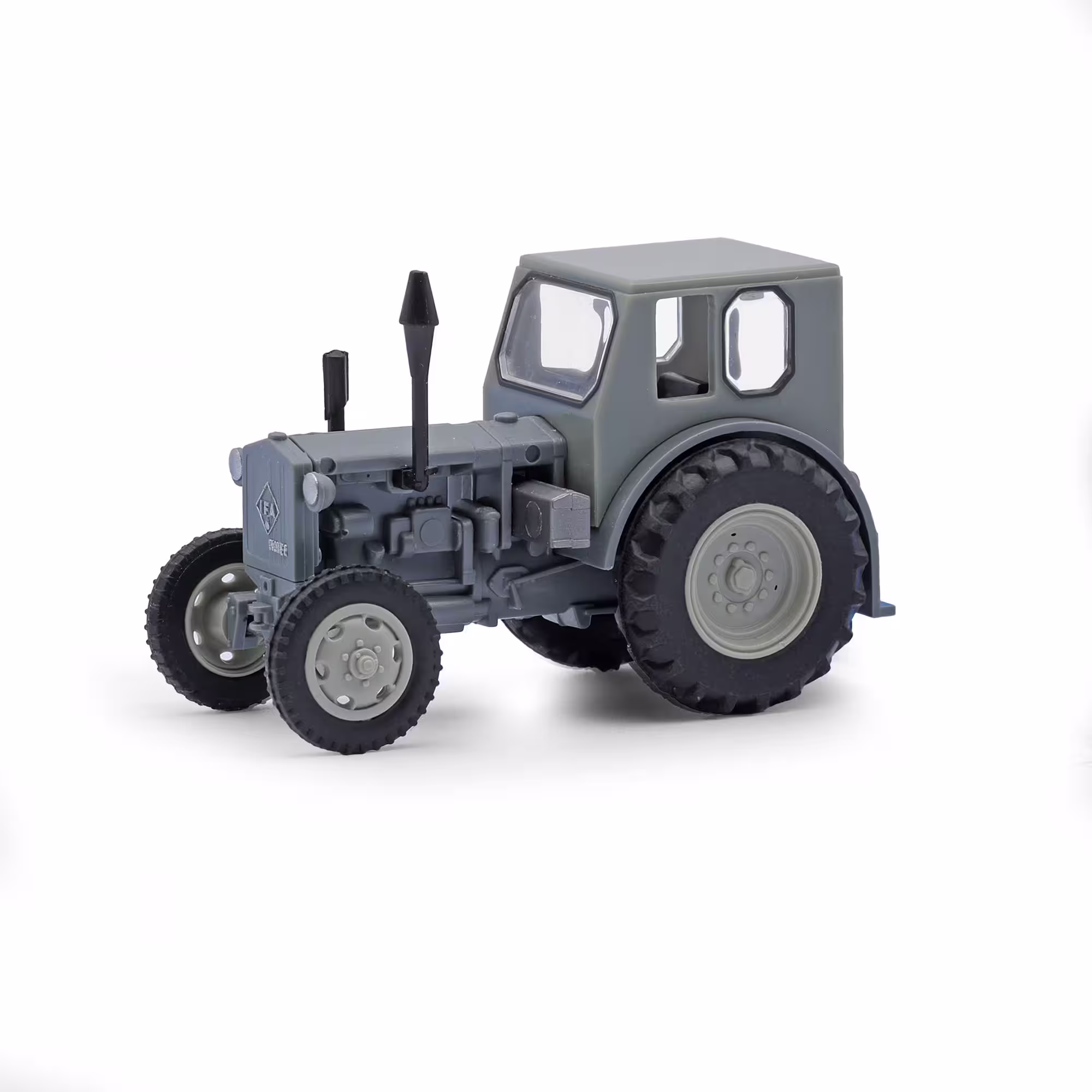 MA76821-1 Artikelname: Anhänger Traktor Pionier Originalhersteller: Pionier von Mehlhose im Maßstab: 1:87 Hersteller-Nr: 210106404