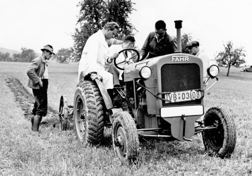 Fahr - zwischen Volkstraktor und Holzgasschlepper