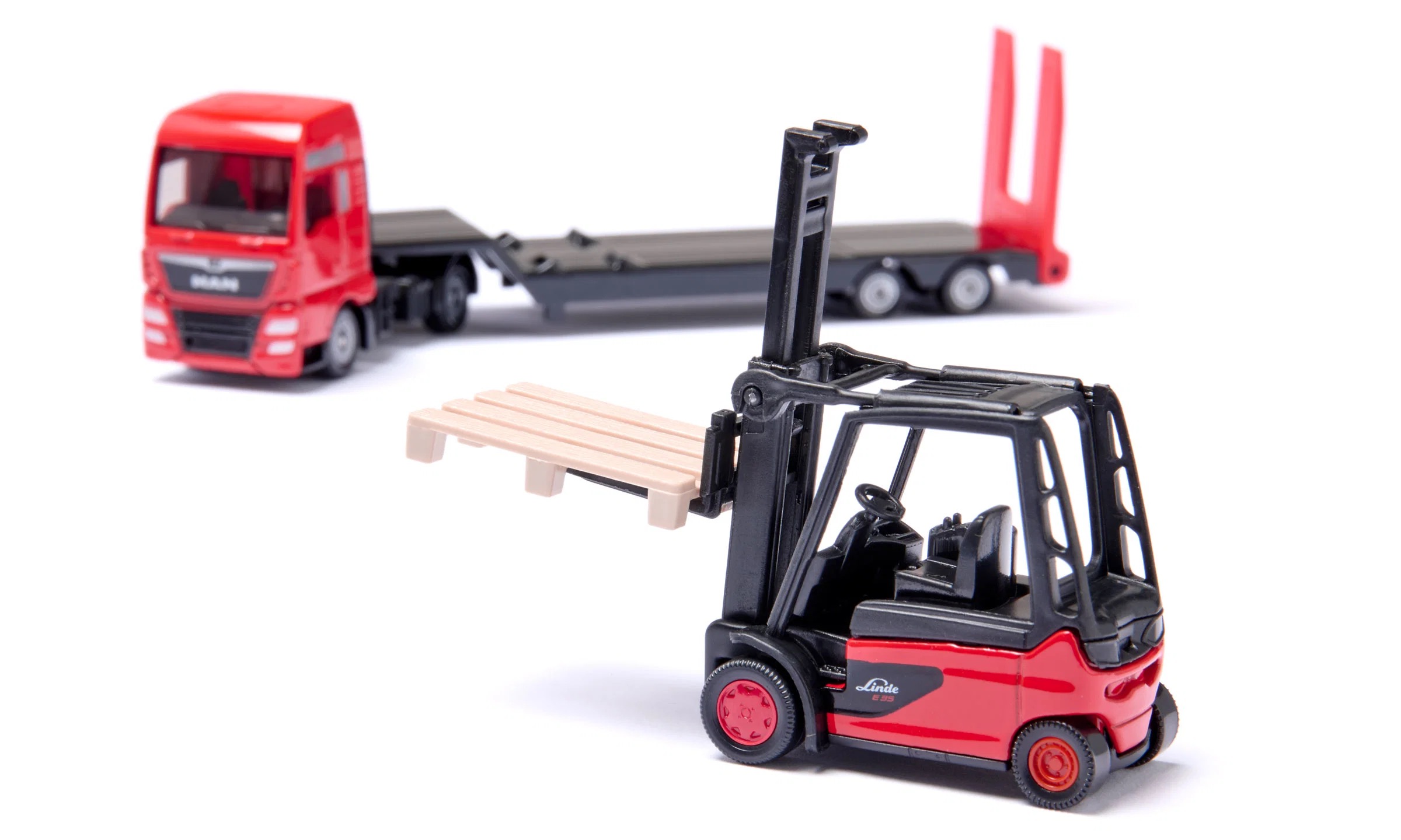 MAN LKW mit Linde Gabelstapler