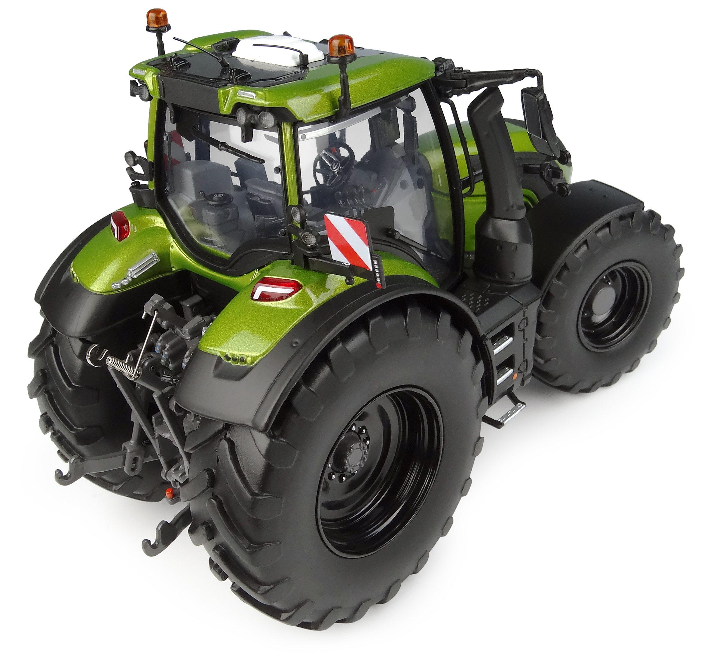 Valtra T236 olivgrün Lim. Edt. Modell von Universal Hobbies 1:32