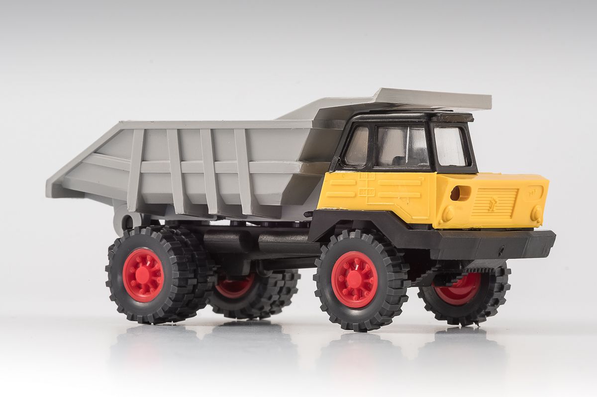 Perlini T25 Muldenkipper Bausatz - Farben variieren Modell von VK Modelle 1:87