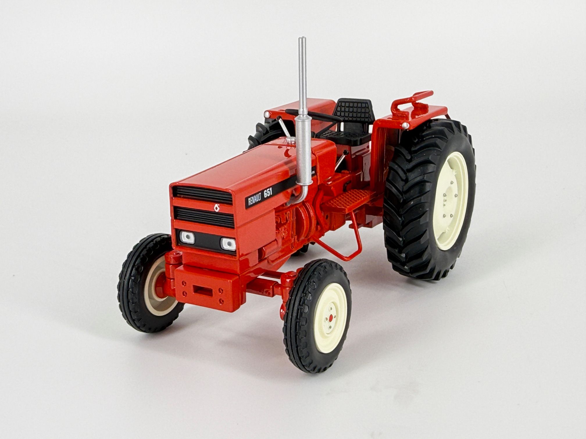 MA77094-1 Artikelname: Renault 651 2WD Originalhersteller: Renault Modelltyp: 651 von Replicagri im Maßstab: 1:32 Hersteller-Nr: REP229