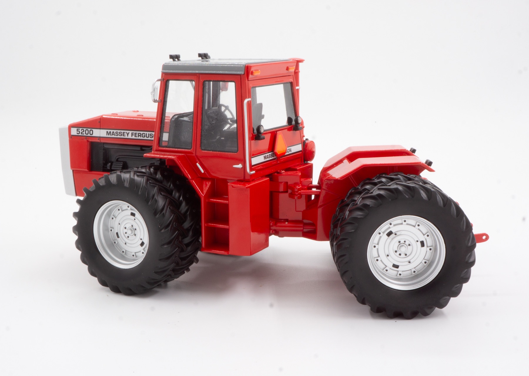 Massey Ferguson 5200 Modell von PowerTrac Models 1:32