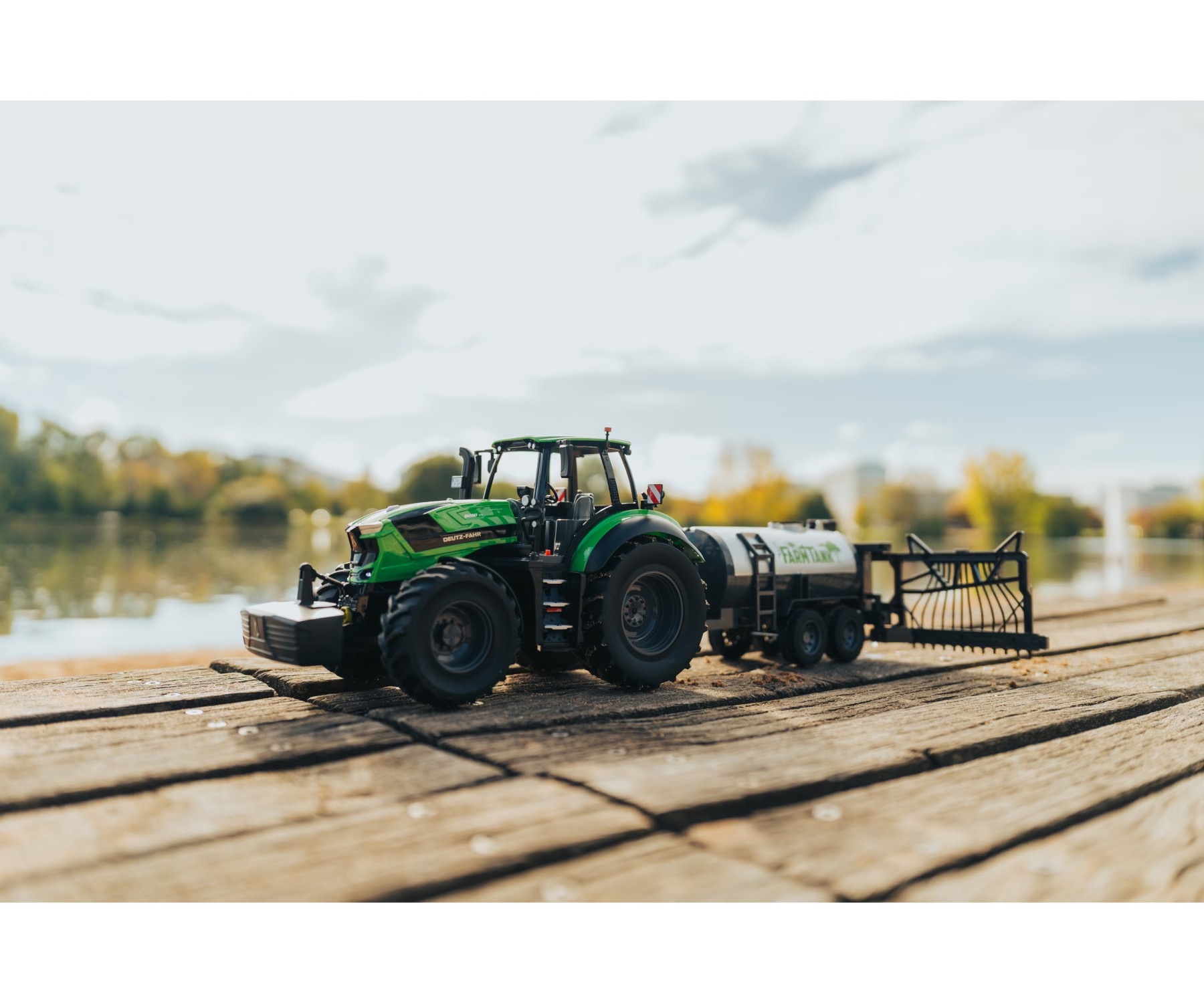 RC Traktor Deutz-Fahr 8280 TTV mit Fassanhänger