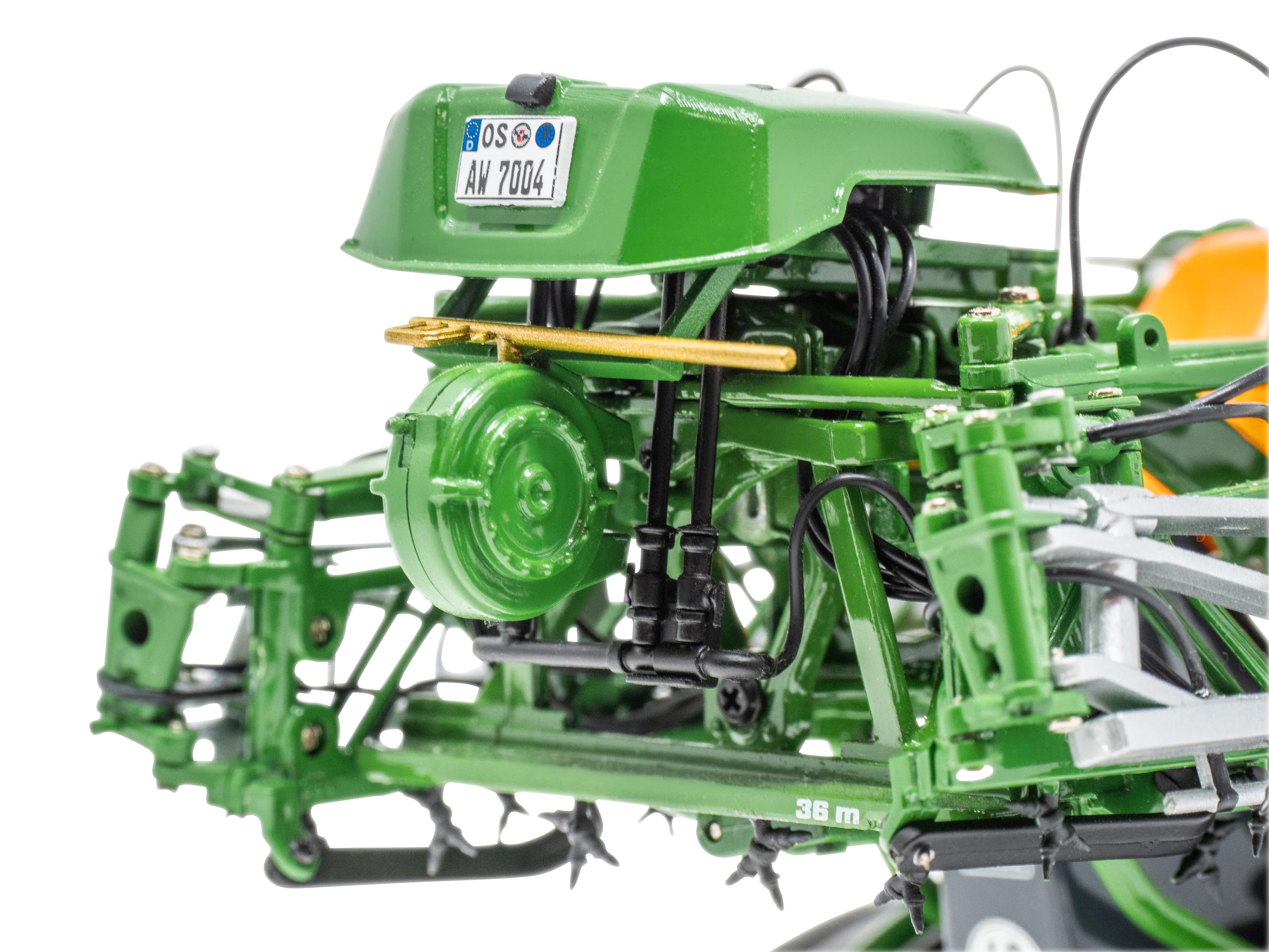Amazone Pantera 7004 Modell von Universal Hobbies 1:32