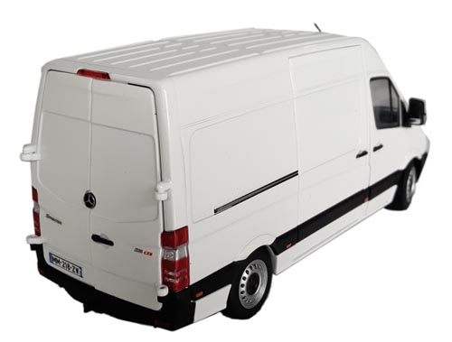 Mercedes-Benz Sprinter weiß Modell von MarGe Models 1:32
