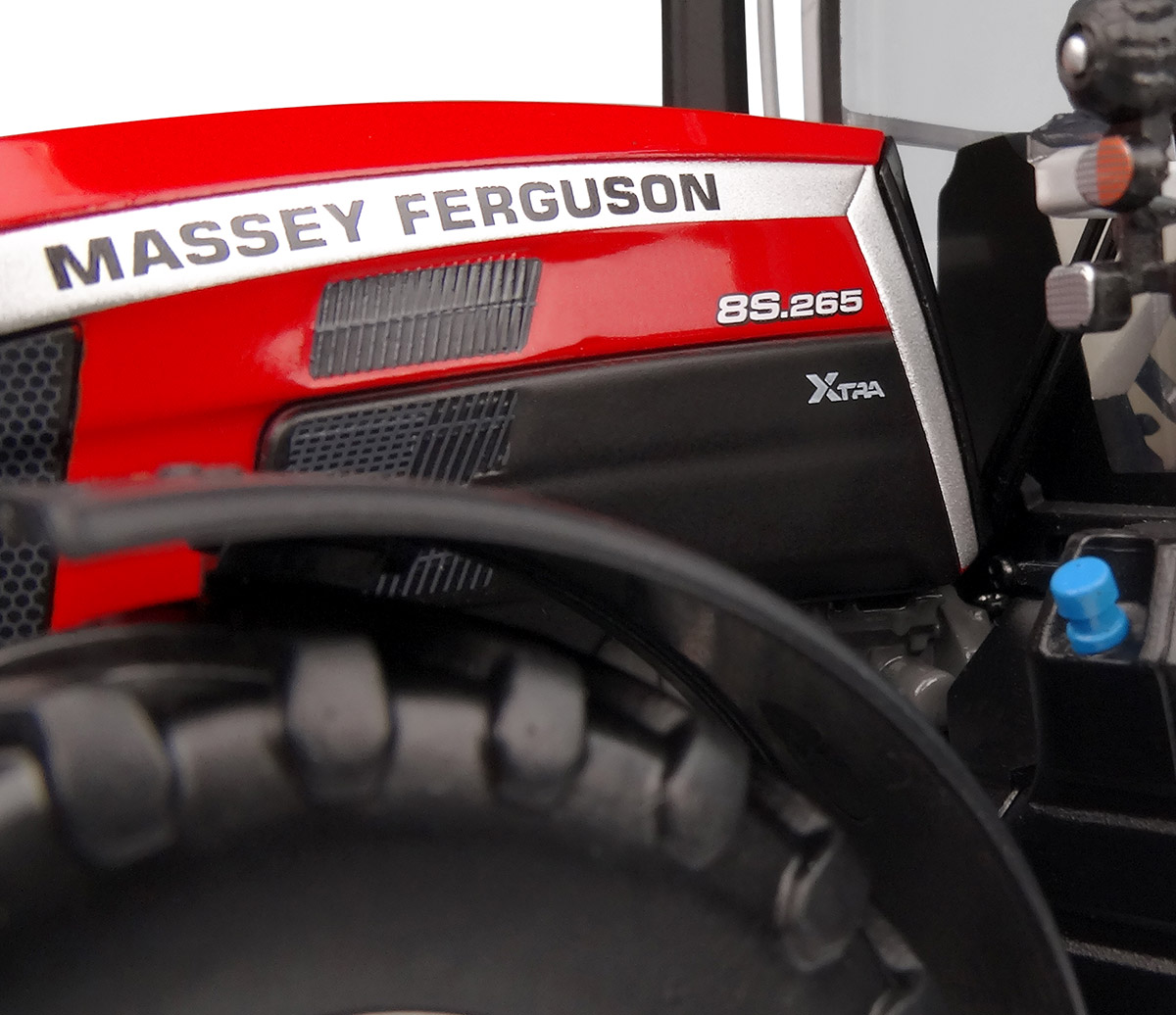 Massey Ferguson 8S.265 Xtra Modell von Universal Hobbies 1:32