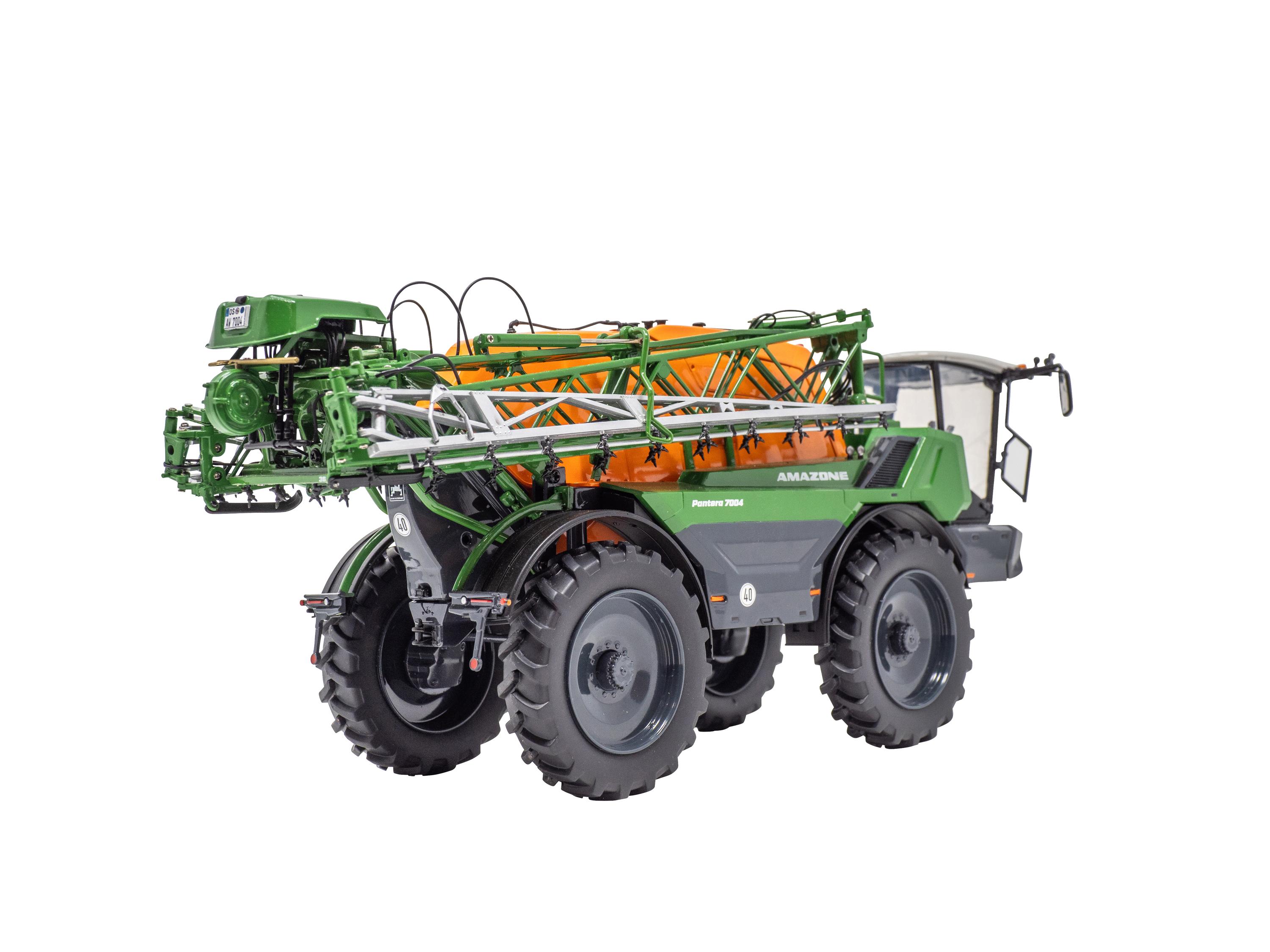 Amazone Pantera 7004 Modell von Universal Hobbies 1:32