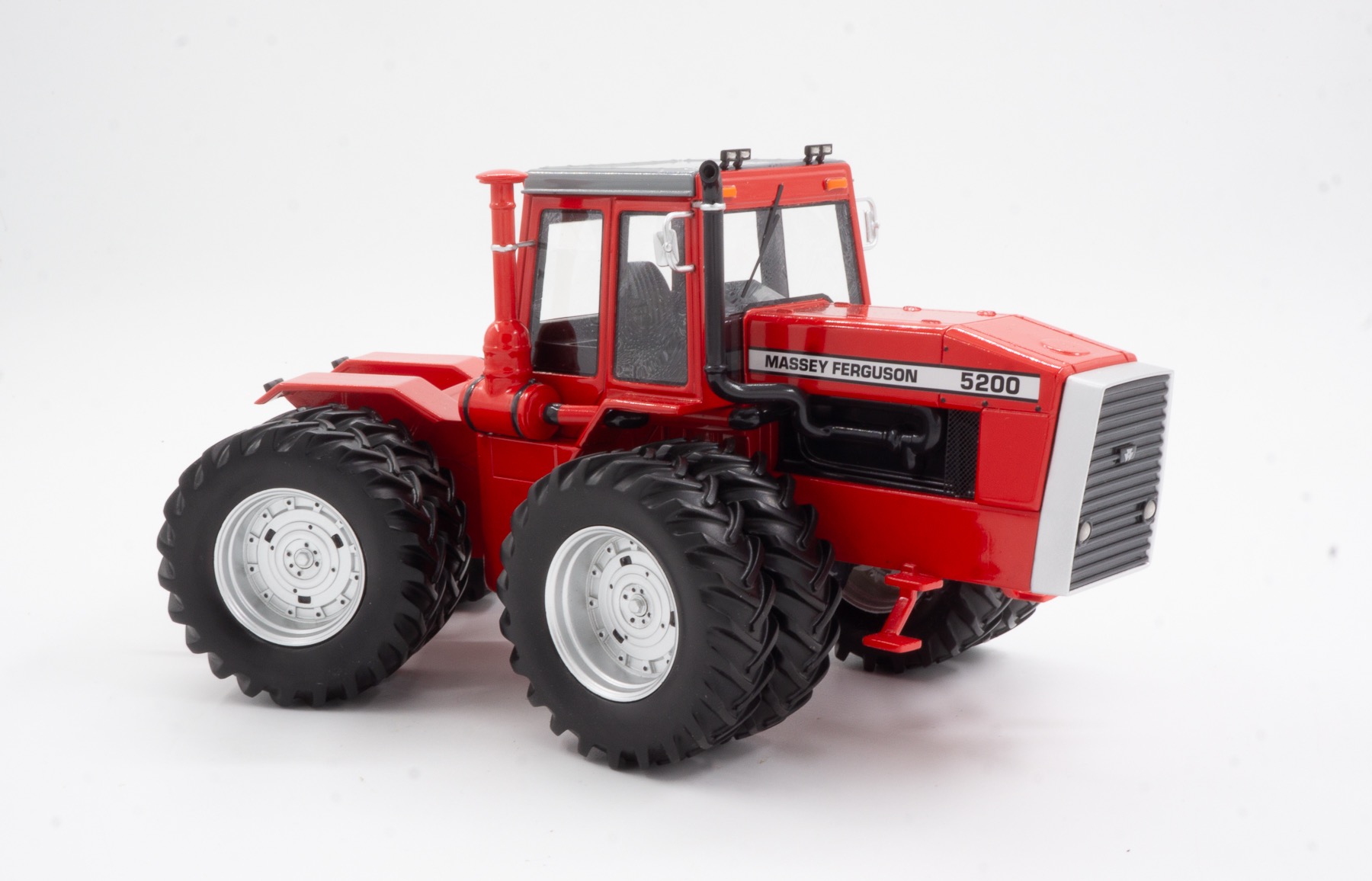 Massey Ferguson 5200 Modell von PowerTrac Models 1:32
