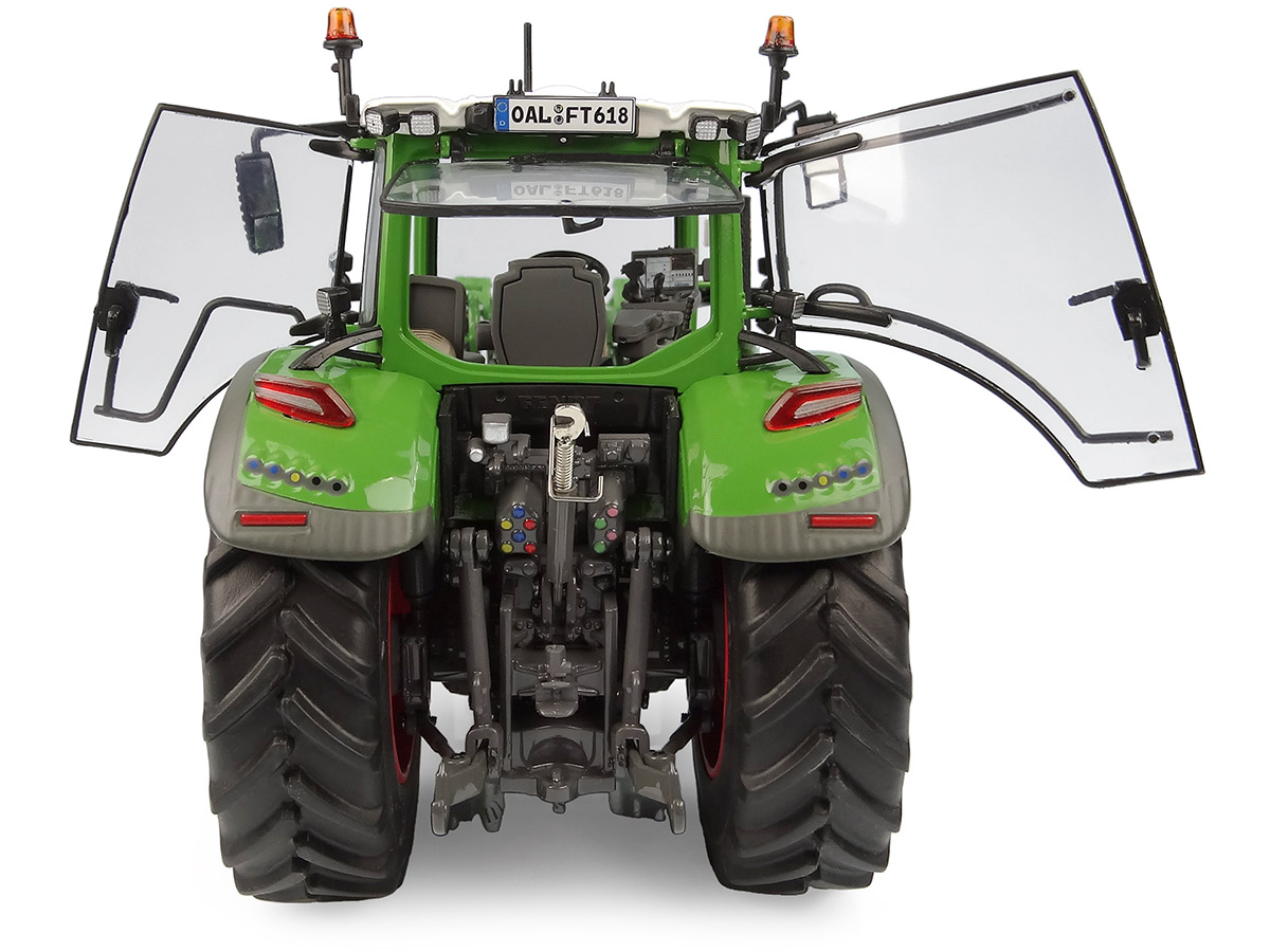 FENDT 618 Vario avec chargeur - Deluxe Racing FENDT 618 Vario avec chargeur - Deluxe Racing
