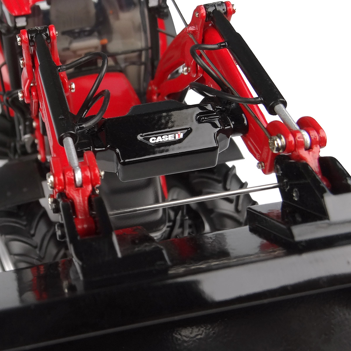 Case IH Farmall 120C mit L635 Frontlader (2025) Modell von Universal Hobbies 1:32
