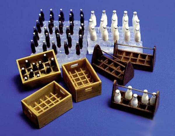 Flaschen und Holzkisten - Milch und Limonade - 66 Teile Modell von Plus Model 1:35